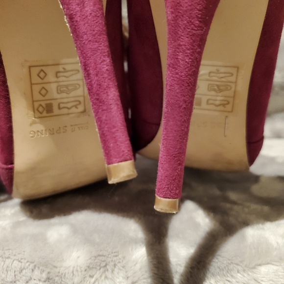Call It Spring Magenta Pumps with low cut detail 📦 - Picture 5 of 6